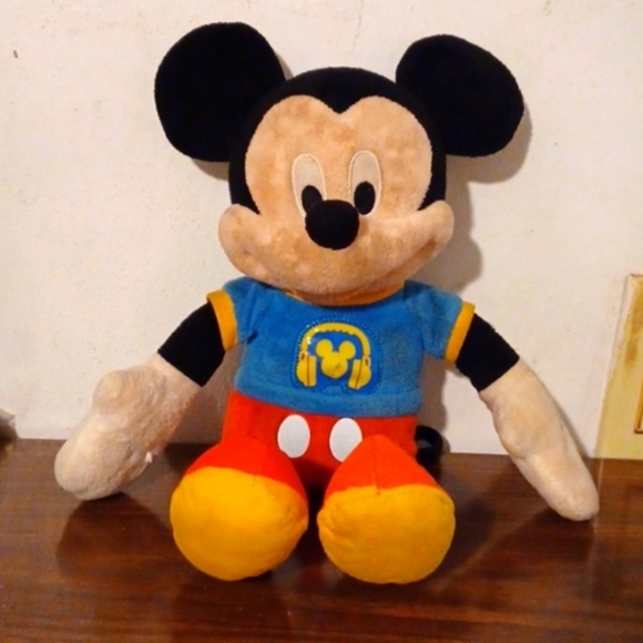 BUNDLE of Disney Mickey Mouse and Friends Vehicles and Talking Plushes - Picture 10 of 17